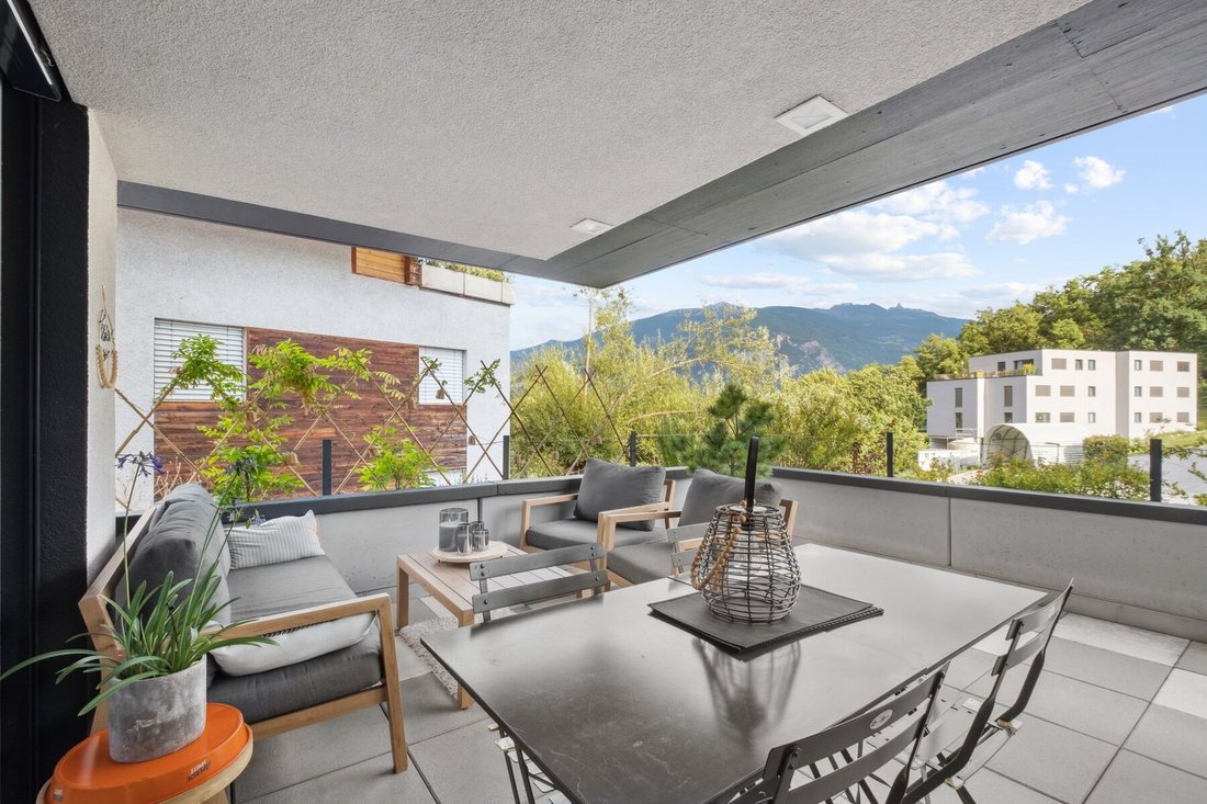 A Bright Living Space With South Facing Terrace