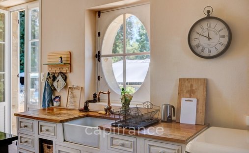 Castle for Sale in Brive-la-Gaillarde, Nouvelle-Aquitaine, France