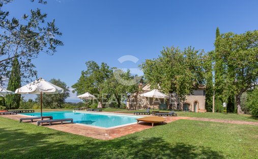 Castle for Sale in Cetona, Tuscany, Italy