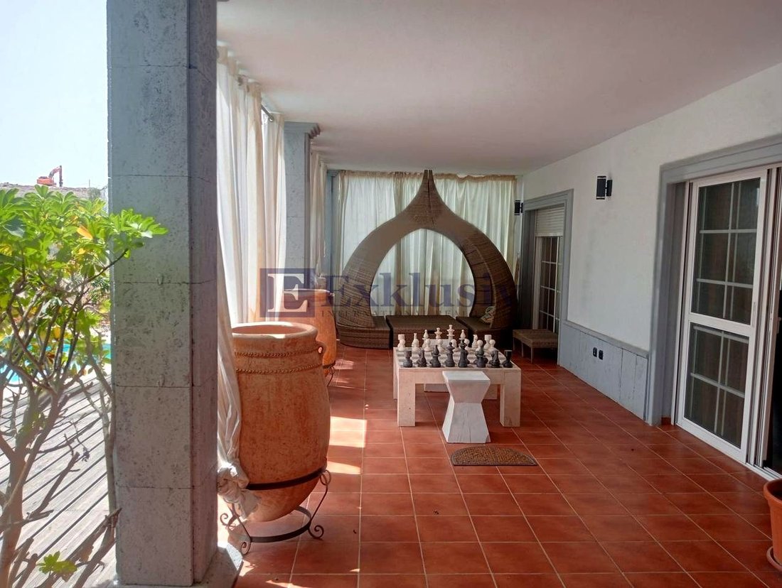 Villa in Los Cristianos, Canary Islands, Spain 1 - 15946398