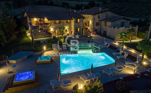 Maisons de campagne à Gubbio, Ombrie, Italie 1