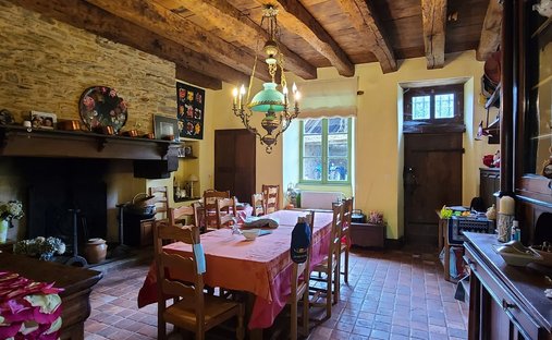 Castle for Sale in Saint-Yrieix-la-Perche, Nouvelle-Aquitaine, France