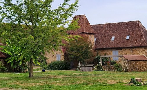 Castle for Sale in Saint-Yrieix-la-Perche, Nouvelle-Aquitaine, France
