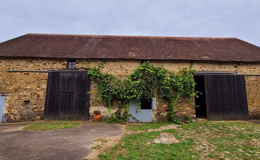 Castle for Sale in Saint-Yrieix-la-Perche, Nouvelle-Aquitaine, France