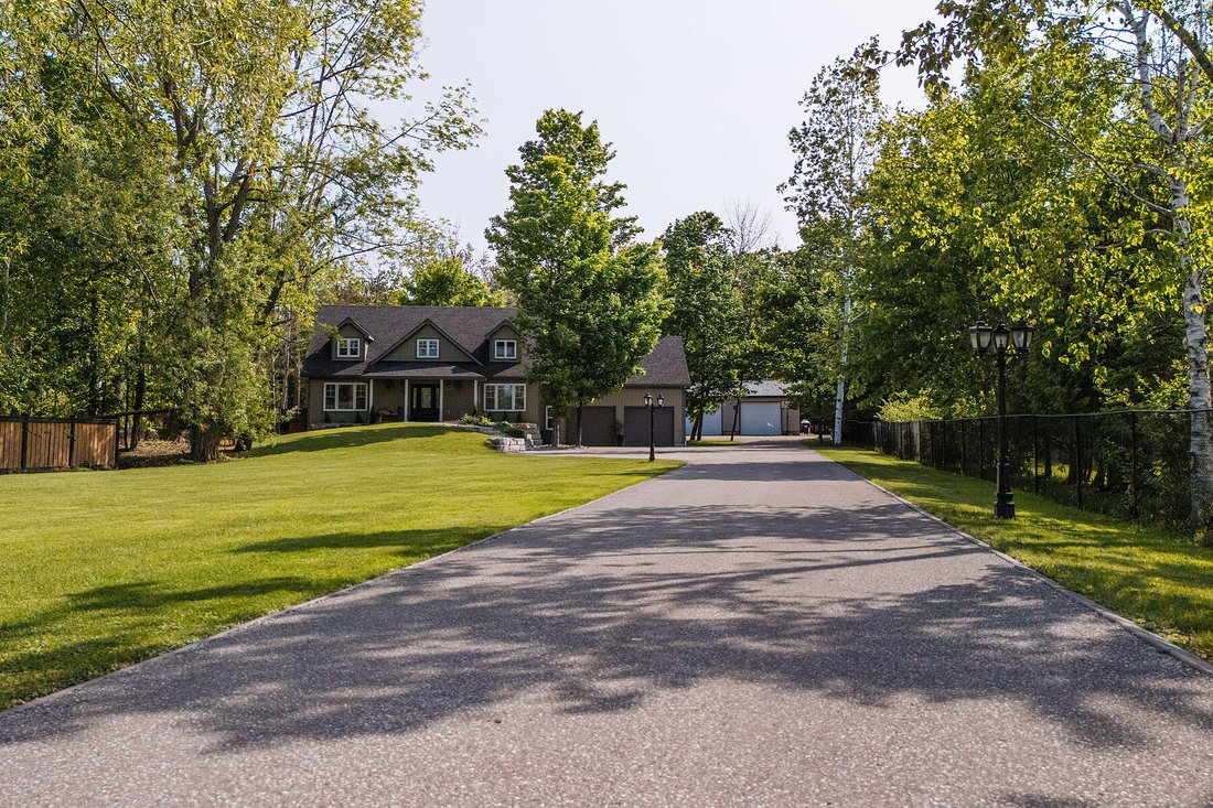 House in Medonte, Ontario, Canada 1 - 16017844