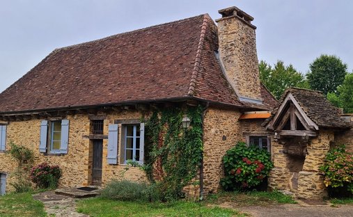 Castle for Sale in Saint-Yrieix-la-Perche, Nouvelle-Aquitaine, France