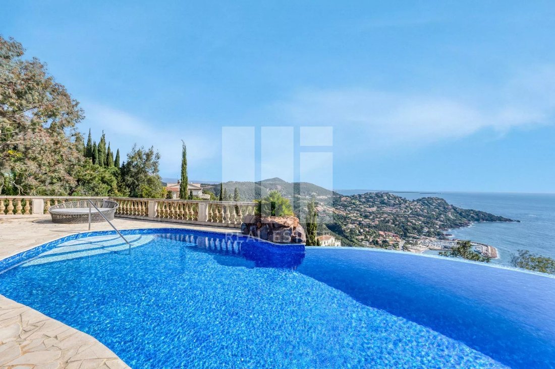 Villa in Théoule-sur-Mer, Provence-Alpes-Côte d'Azur, France 3 - 16017624
