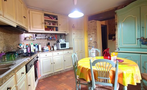 Castle for Sale in Saint-Yrieix-la-Perche, Nouvelle-Aquitaine, France