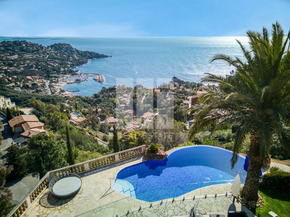 Villa in Théoule-sur-Mer, Provence-Alpes-Côte d'Azur, France 1 - 16017624