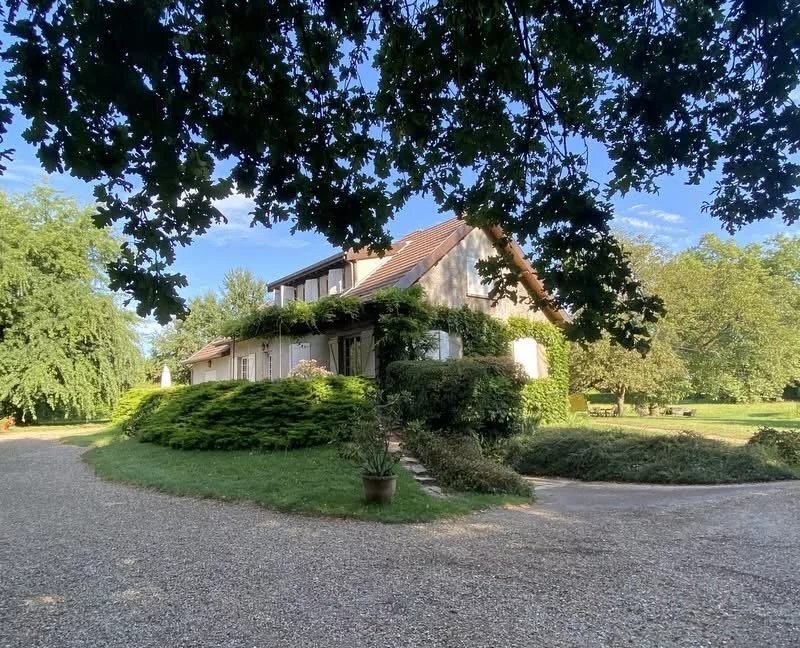 Villa in Garnerans, Auvergne-Rhône-Alpes, France 1 - 16017475