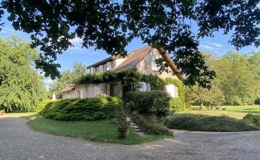Villa in Garnerans, Auvergne-Rhône-Alpes, France 1