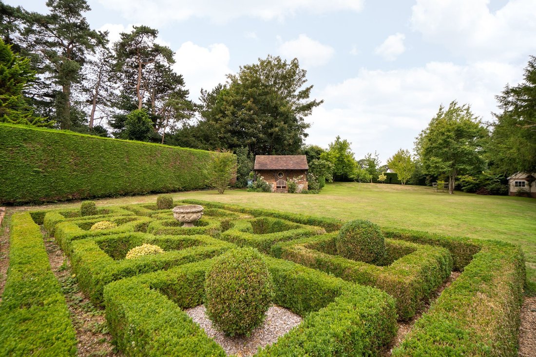 House in Woldingham, England 4 - 16018577