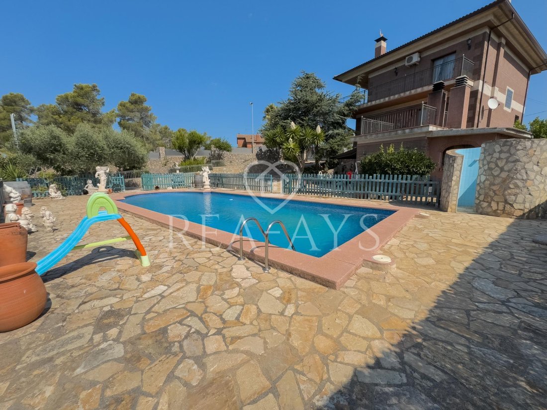 Villa in Olesa de Bonesvalls, Catalonia, Spain 2 - 16018470