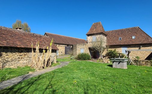 House in Nord, Saint-Yrieix-la-Perche, France 1