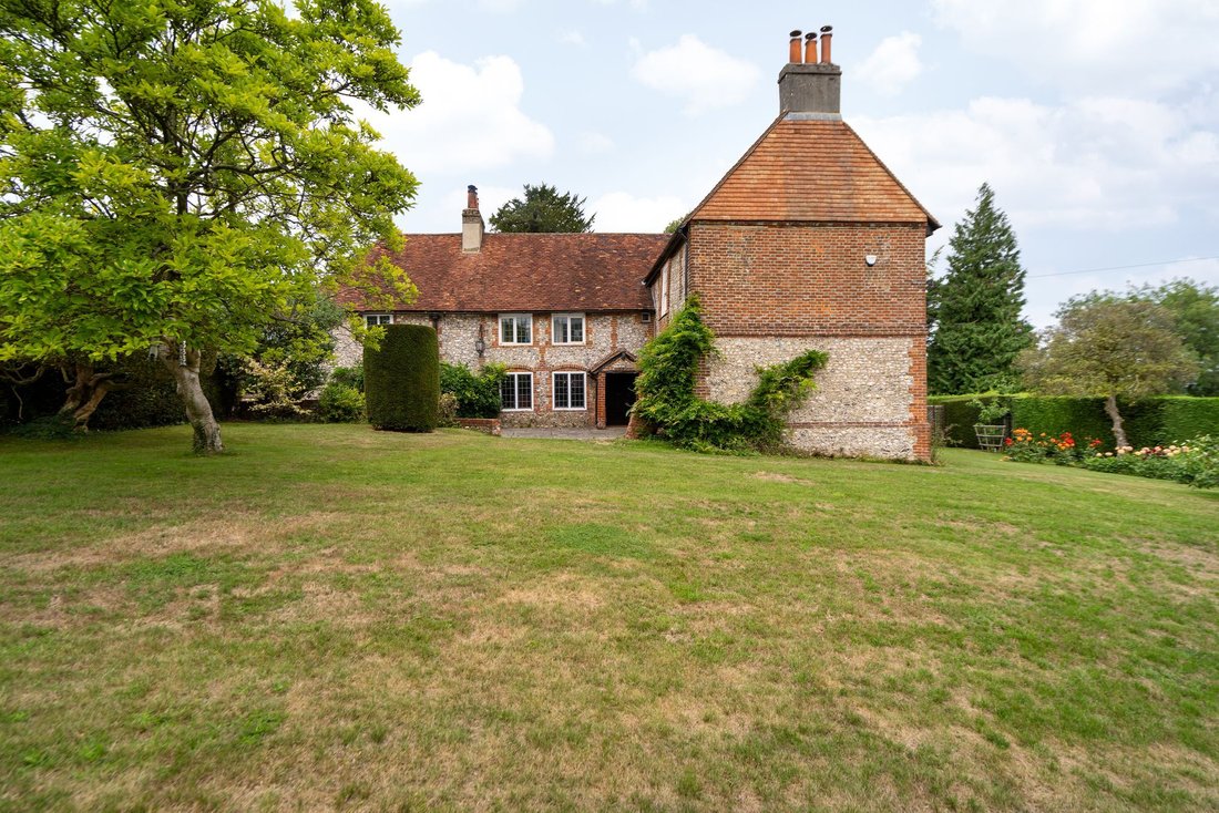 House in Woldingham, England 1 - 16018577