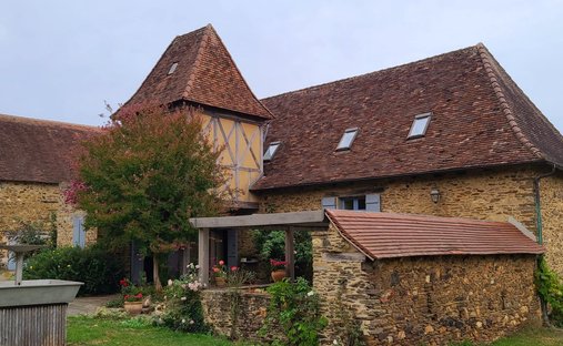 Castle for Sale in Saint-Yrieix-la-Perche, Nouvelle-Aquitaine, France