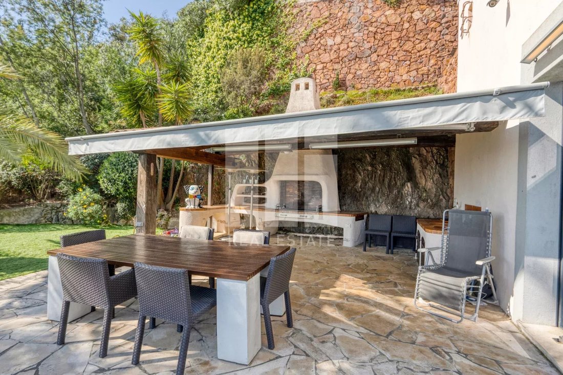 Villa in Théoule-sur-Mer, Provence-Alpes-Côte d'Azur, France 4 - 16017624