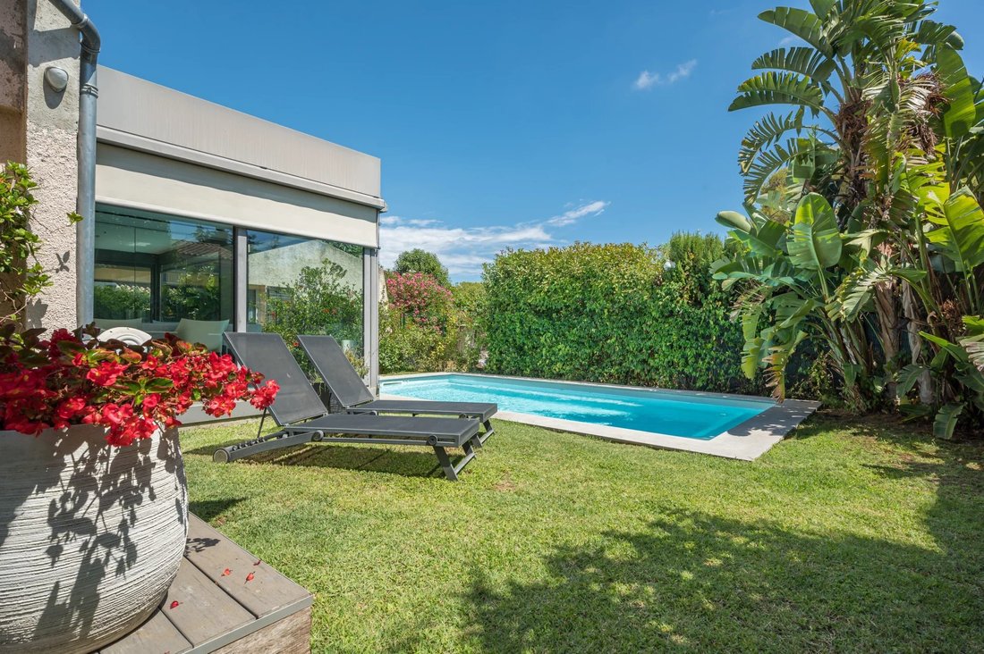 Villa en Saint-Jean-Cap-Ferrat, Provenza-Alpes-Costa Azul, Francia 1 - 16019672
