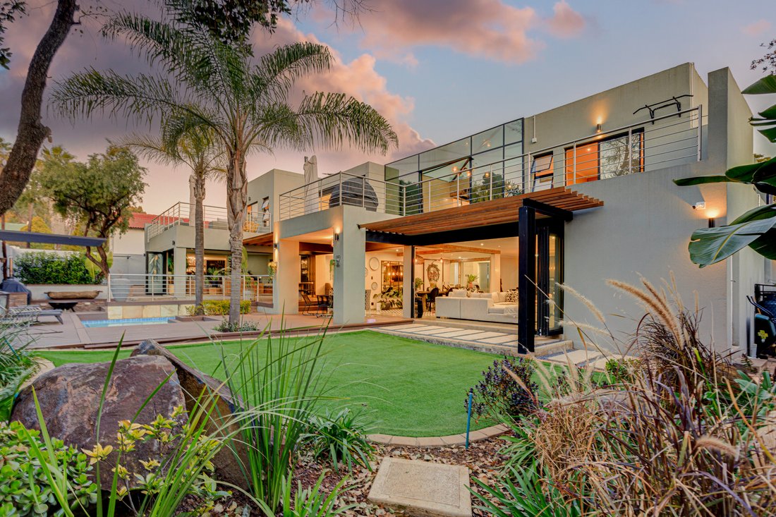 Estate in Sandton, Gauteng, South Africa 4 - 16018025