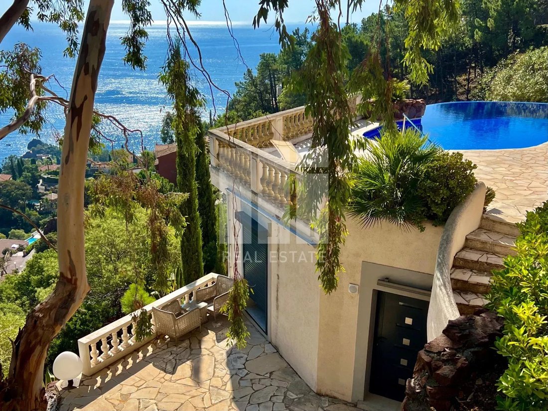 Villa in Théoule-sur-Mer, Provence-Alpes-Côte d'Azur, France 2 - 16017624
