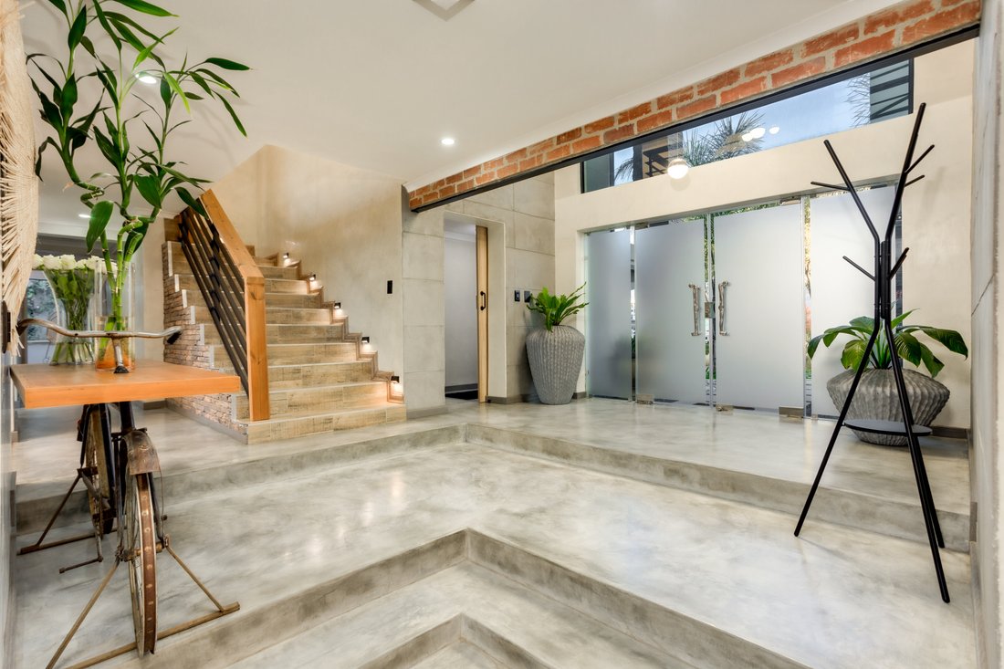 Estate in Sandton, Gauteng, South Africa 5 - 16018025