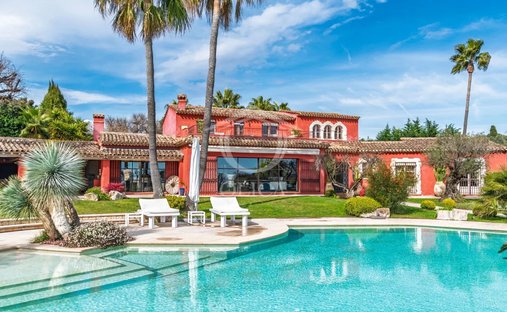 Estate in Mougins, Provence-Alpes-Côte d'Azur, France 1