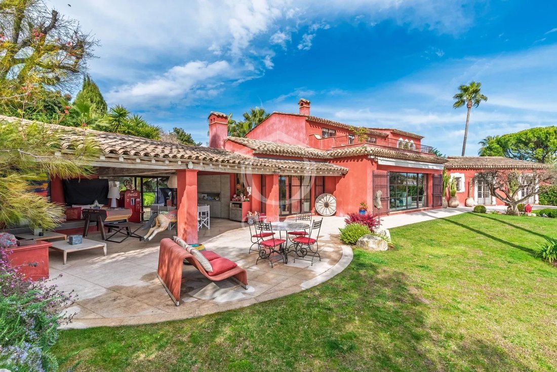 Estate in Mougins, Provence-Alpes-Côte d'Azur, France 3 - 16017560