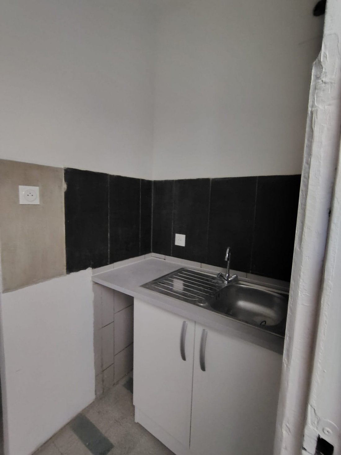 House in Le Saule Blanc, Bondy, France 2 - 16020971