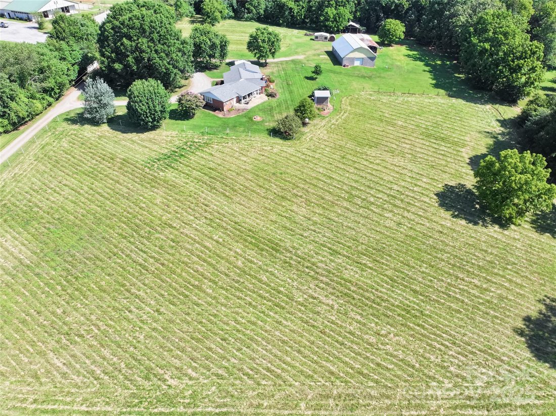 Farm Ranch in Lake Norman of Iredell, North Carolina, United States 2 - 16020350