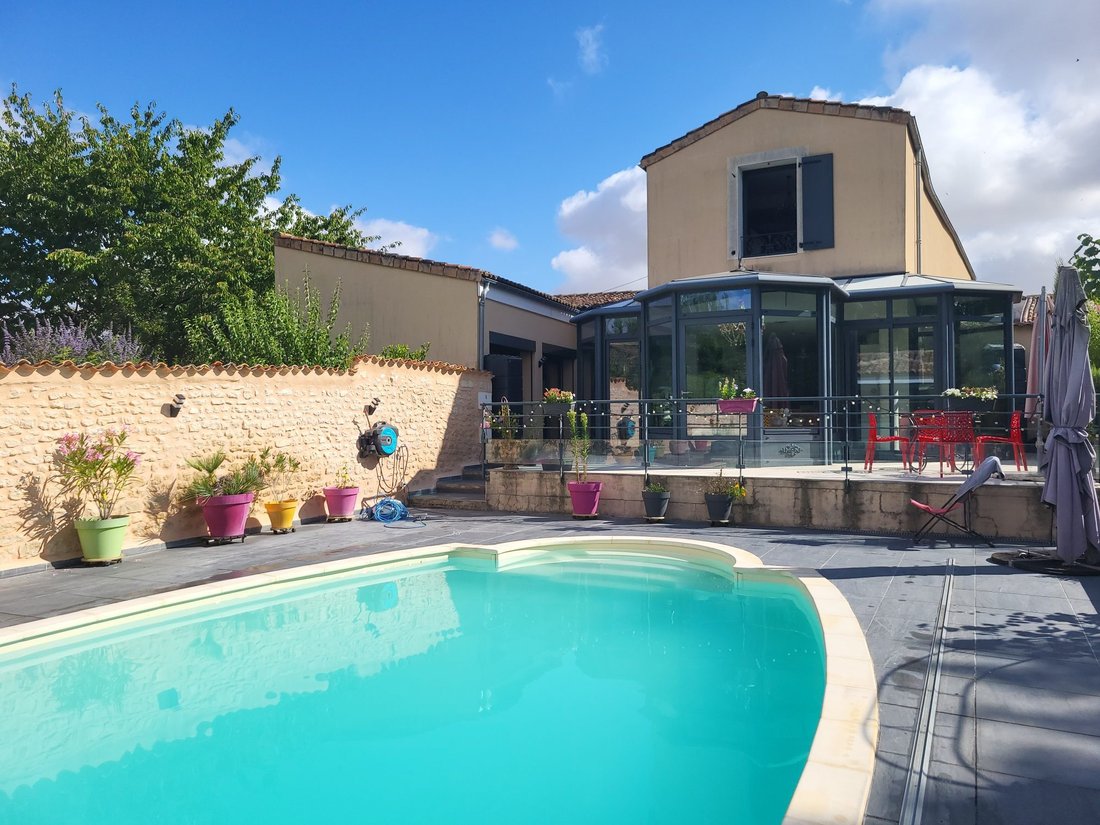 Villa in Est, Saint-Jean-d'Angély, France 2 - 16021057
