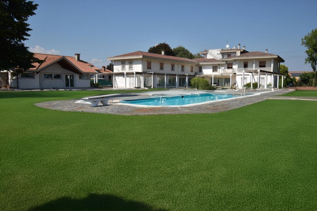 Villa in Veggiano, Veneto, Italy 1 - 15566125