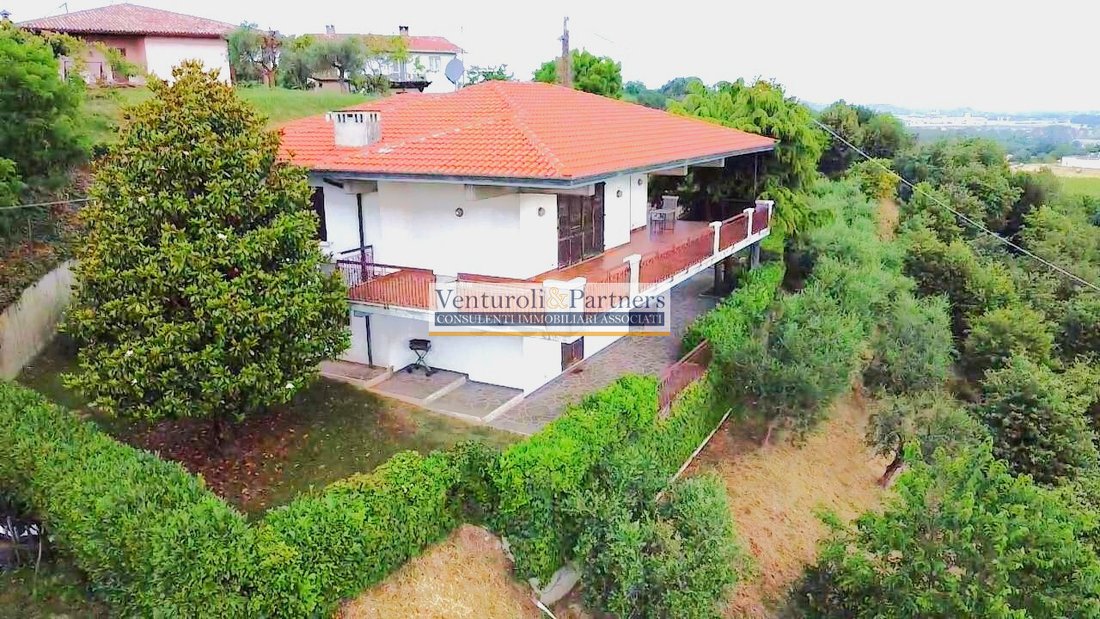 Villa in Desenzano Centro, Desenzano del Garda, Lombardy 1 - 15748353