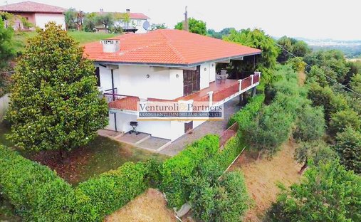 Villa in Desenzano Centro, Desenzano del Garda, Lombardy 1
