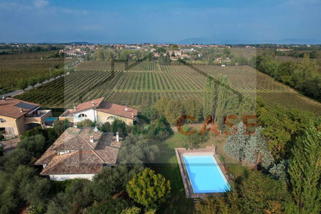 Villa in Lugana, Sirmione, Lombardy 2 - 13486204