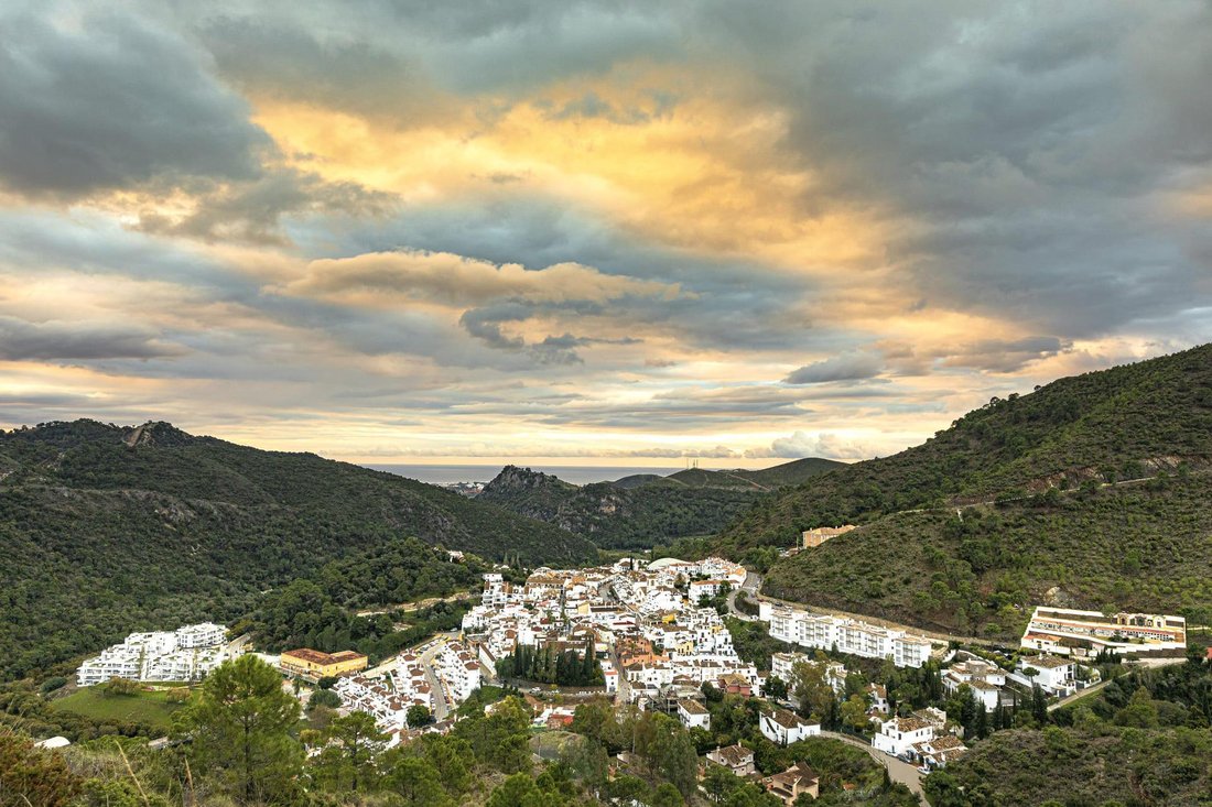 Apartment in El Paraíso, Benahavis, Spain 2 - 16023506