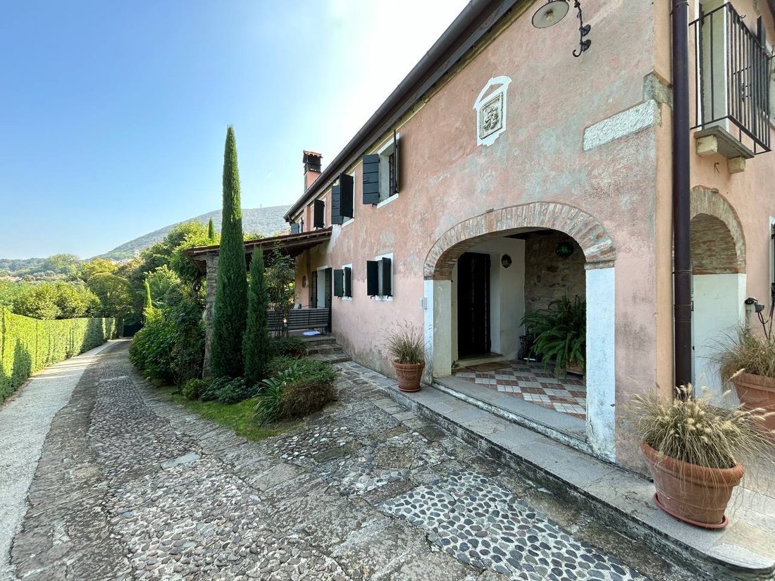 Villa in Rovolon, Veneto, Italy 3 - 13306850
