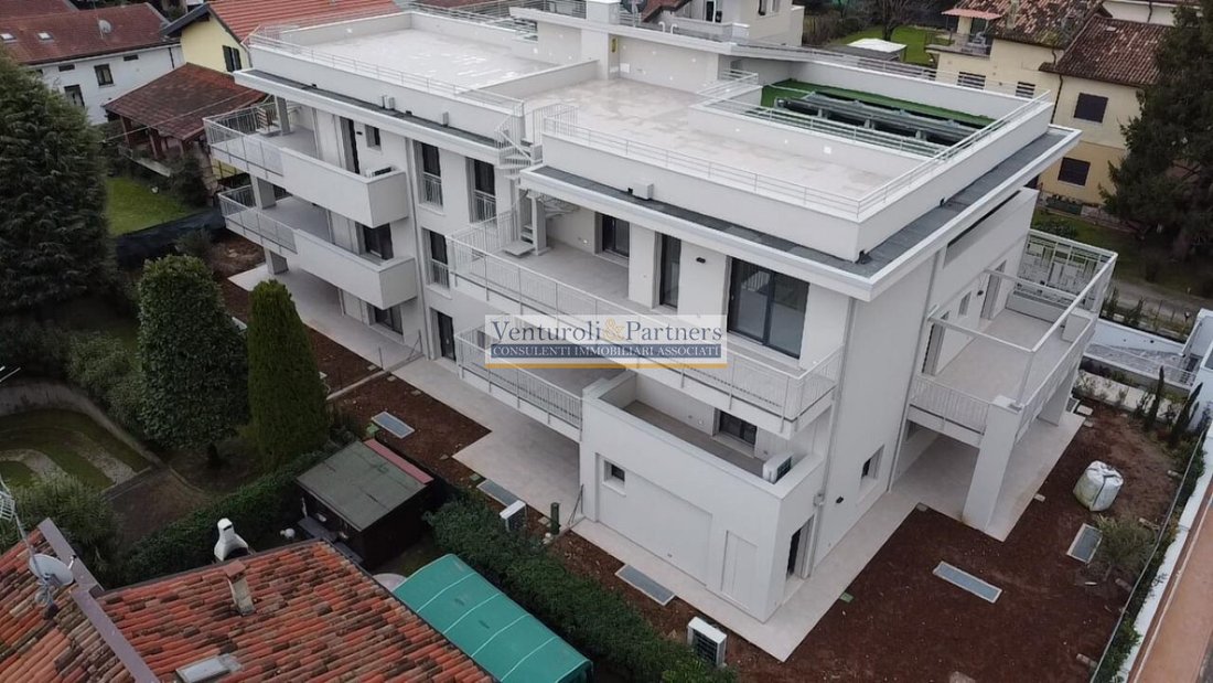Apartment in Desenzano Centro, Desenzano del Garda, Lombardy 2 - 14454824