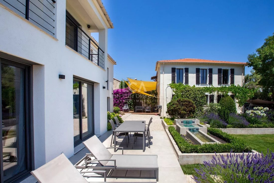 Villa in Les Cougoulins-Rastines, Antibes, France 1 - 16021738
