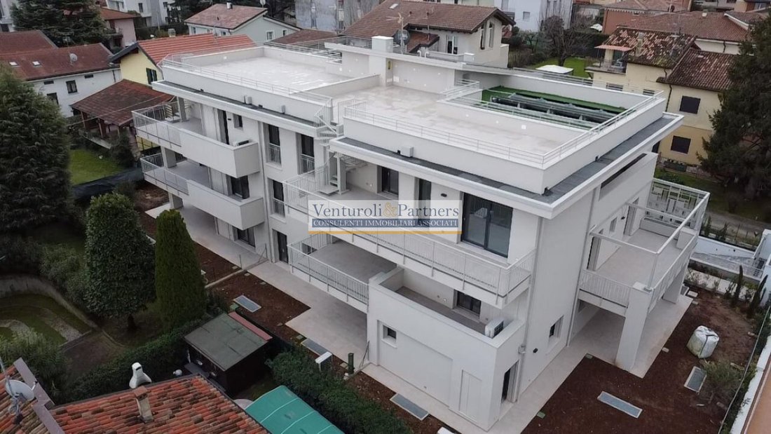 Apartment in Desenzano Centro, Desenzano del Garda, Lombardy 1 - 14448402