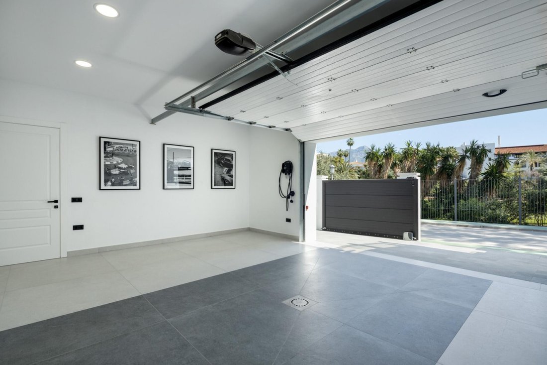 Villa in La Quinta, Benahavis, Andalusia 2 - 16024547