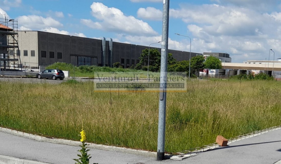 Land in Manerba del Garda, Lombardy, Italy 1 - 13023543