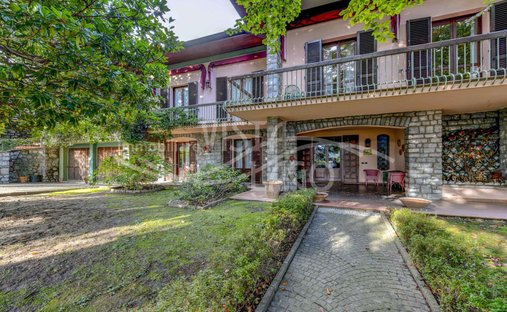 Villa in Proserpio, Lombardy, Italy 1