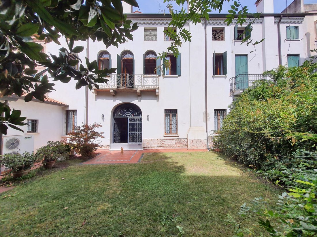 Whispers of Venice: A Timeless Palazzo in Rovigo’s Golden Heart