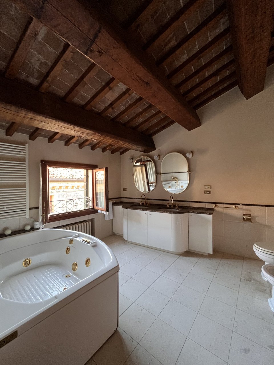 Whispers of Venice: A Noble Palazzo in Padua’s Golden Heart