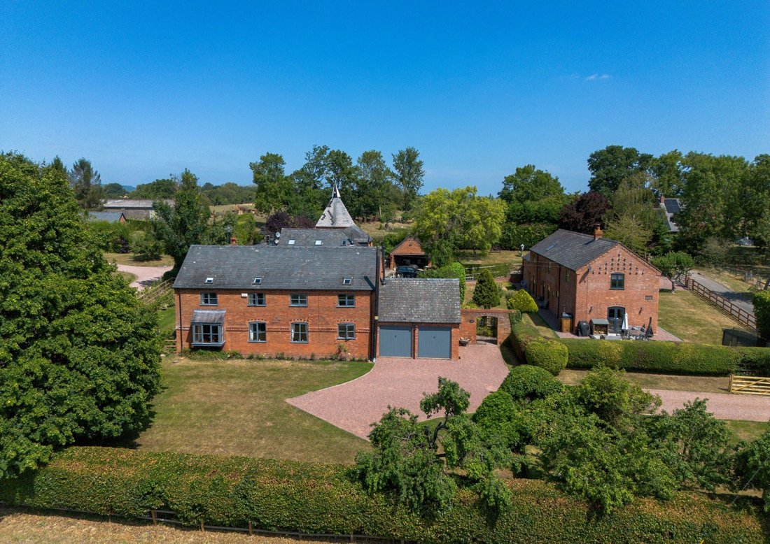 House in Martley, England 1 - 16021574