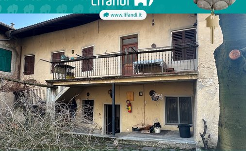 House in Tramin on the Wine Route / Tramin an der Weinstraße, Trentino – Alto Adige/Südtirol, Italy 1