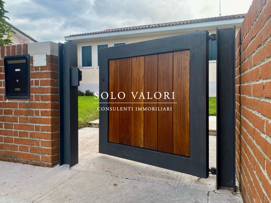 Villa in Castelfranco Veneto, Veneto, Italy 1 - 12397239