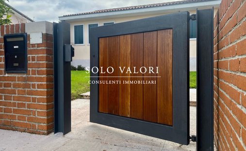 Villa in Castelfranco Veneto, Veneto, Italy 1