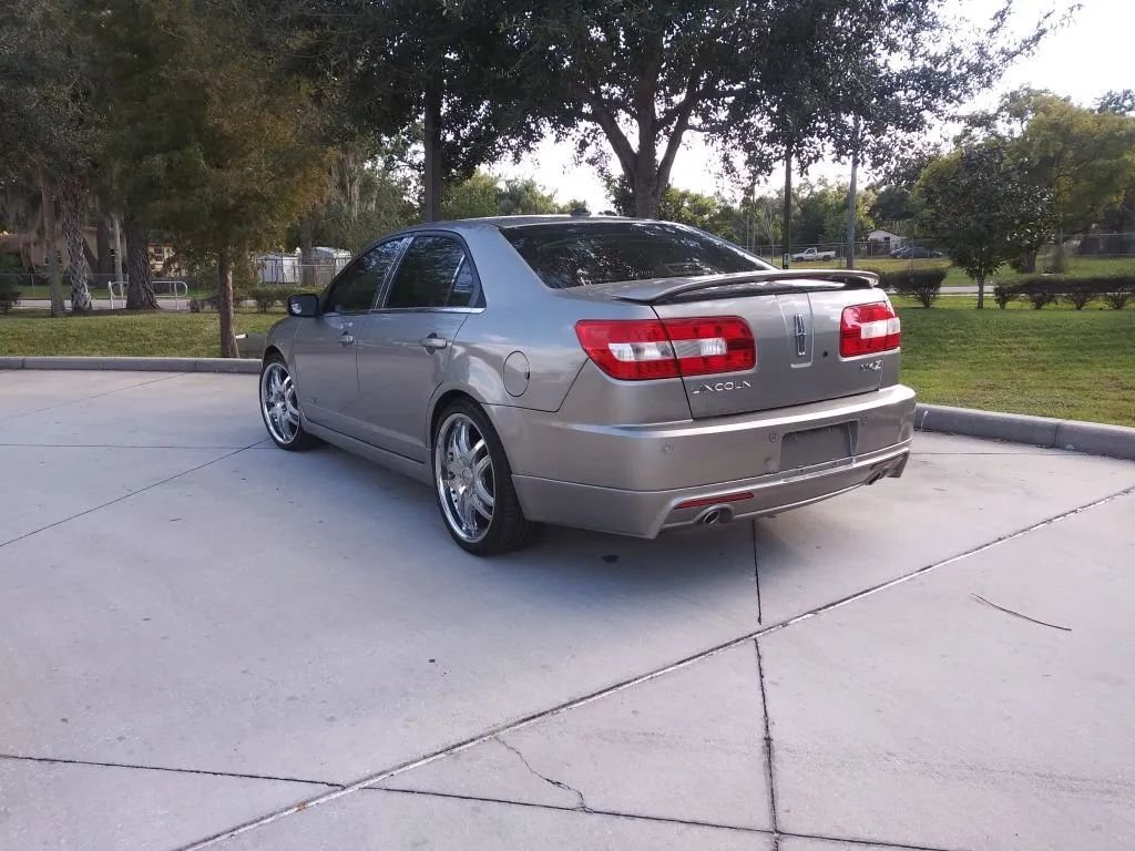 Sedan in Tampa, FL, United States 4 - 16022382