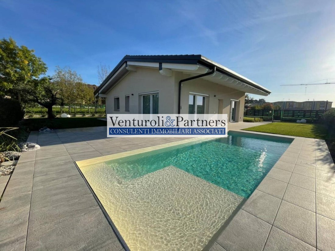 Villa in Calvagese della Riviera, Lombardy, Italy 2 - 14374657